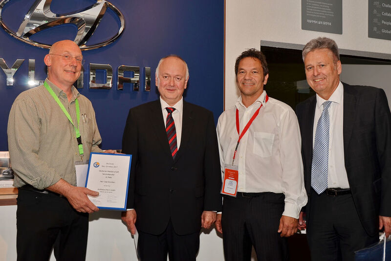 Platz vier im Serviceberater-Wettbewerb ging an Uwe Brunßen (li.) vom Autohaus B&S in Bad Zwischenahn. (Hyundai)