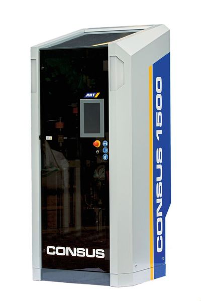 Beim Consus-Schleusenverfahren wird der Hochdruckbehälter mit der vorgemischten Suspension füllstandsüberwacht. Ist der Füllstand auf ein vordeﬁniertes unteres Level abgefallen, wird über ein Ventil aus dem unter dem gleichen Hochdruck stehenden Zwischenbehälter Suspension (Wasser/Abrasivmittel) zugeführt.  (Bild: Consus-ANT)