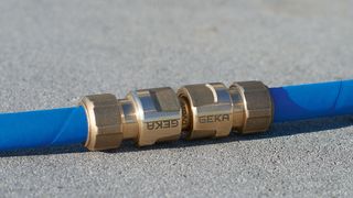 Markenschläuche und Schlaucheinbindungen erfüllen die gesetzlichen Vorschriften und Hygiene-Anforderungen, die für Trinkwasser gelten.  (Geka by Karasto)