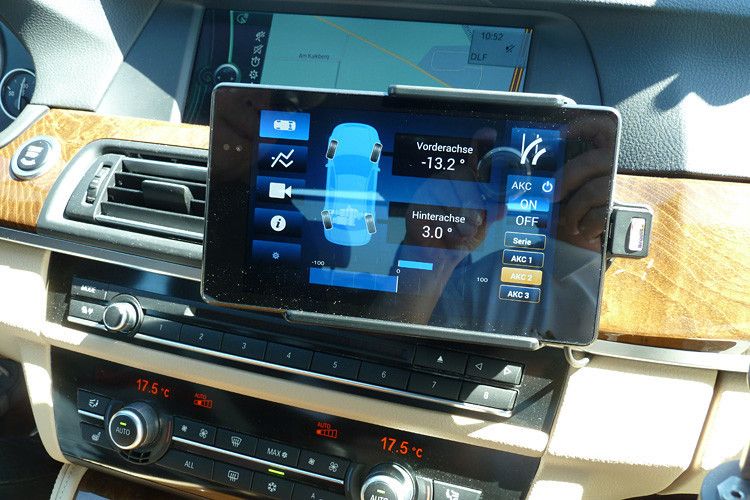 Bis etwa 60 km/h werden die Hinterräder entgegengesetzt zu den Vorderrädern eingeschlagen, damit das Auto agiler einlenkt. (Foto: Wolfgang Pester, mid)