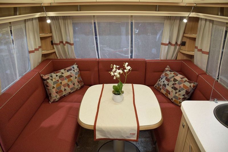 Ein weiteres Merkmal des Rosso Bianco ist die Retro-Einrichtung in den Farben – richtig – Rot und Weiß. (»kfz-betrieb«/Jan Rosenow)