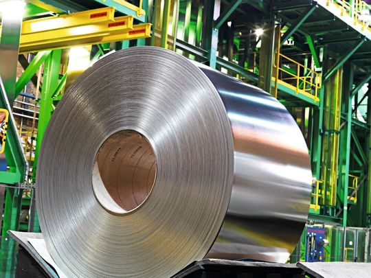 Verpackungsstahlproduktion am Standort IJmuiden von Tata Steel Nederland. Dort bilden operative Dekarbonisierungsprojekte die Grundlage für die mit Carbon Lite Stahl verbundenen CO₂e-Reduktionen.(Bild:  Tata Steel Nederland)