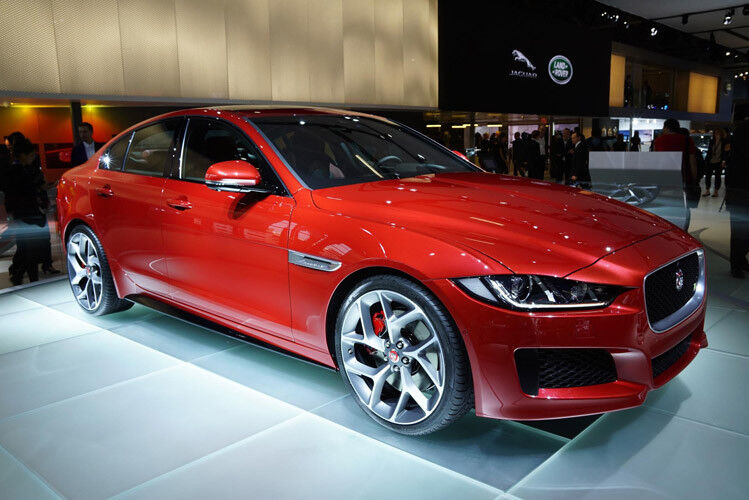 Mercedes, Audi und BMW können sich warm anziehen: Der Jaguar XE soll den deutschen Premiumherstellern die Kunden in der Mittelklasse abspenstig machen. (Newspress)