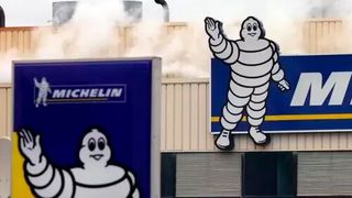 Bye, bye Deutschland? Auch Michelin plant, wie Goodyear, Standorte in Deutschland zu schließen, wobei rund 1.500 Stellen bedroht sind, wie die dpa meldet. Die Gewerkschaft glaubt den Argumenten für diese Entscheidung aber nicht so recht. Hier die Lage ... (Bild: Michelin)
