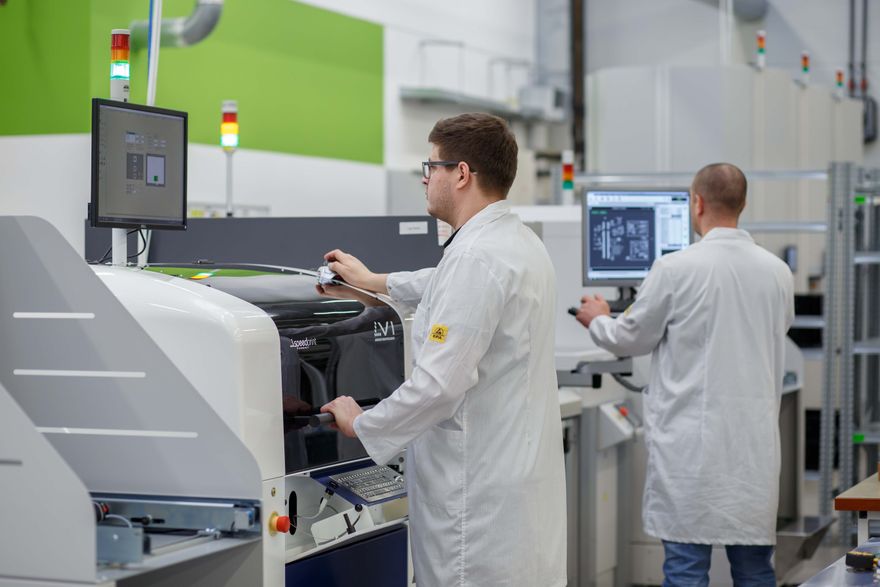 eurocircuits_PCB_Assembly_smd_factory ()