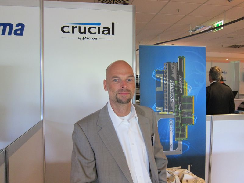 Von den Kollegen allein gelassen, aber dennoch erfolgreich auf der Messe gewesen: Sascha Müller, Micron  (Bild: IT-BUSINESS)