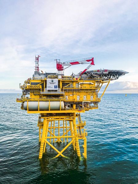 Smulders ist ein etablierter Marktführer und bietet ein umfassendes Programm an Services an, vom Maschinenbau über die Fertigung bis hin zu vollständigen schlüsselfertigen Lösungen (EPCI) von Schaltanlagen, beispielsweise die Schaltanlage der Offshore-Windfarm Deutsche Bucht. (Bild: Northland Deutsche Bucht)