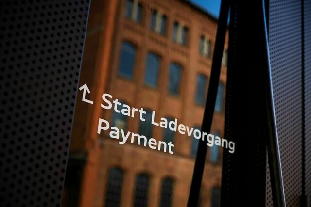 Service-Konzept: Treten bei der Authentifizierung Schwierigkeiten auf, weisen sie zum Beispiel auf die Möglichkeit der Zahlung per Kreditkarte hin. (Bild: Audi)