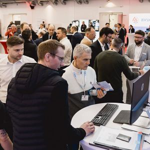 Im Mittelpunkt des Eventtages standen die vielen Widrigkeiten, mit denen sich der Kfz-Sachverständige bei der Erstellung eines Unfallgutachtens auseinandersetzen muss.(Bild:  Stefan Bausewein)