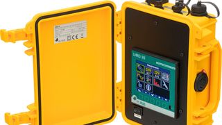 Der Messkoffer umfasst ein eingebautes Messgerät, welches von einem Kunststoffgehäuse der Schutzart IP65 umfasst wird. (PQ Plus)