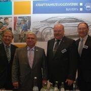 Sie leiten weiter die Geschicke des bayerischen Kfz-Gewerbes (v. li.): Hans Medele, Klaus Dieter Breitschwert, Albert Vetterl und Günter Friedl. (Büttner)
