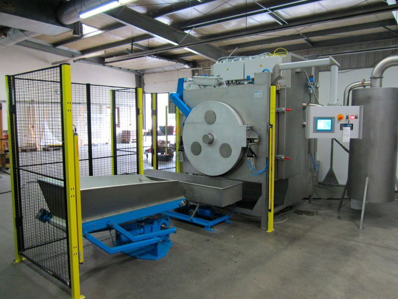 Die Mewo Rotor TSE 60 Vollautomatik ist für die Großserienfertigung von Schüttgütern und bis zu 100 l Chargenvolumen geeignet. (Mewo)