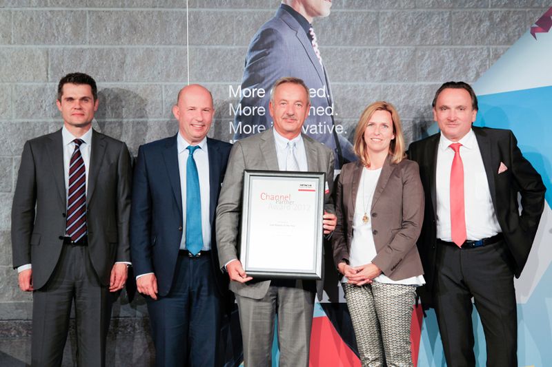 „Gold Partner of the Year“: DV Systems. v. l.: Michael Heitz (HDS), Cris Duddrige (HDS), Hans-Werner Tramnitz (DV Systems), Xheme Osmanaj (HDS), Wolfgang Draese (HDS) (HDS)