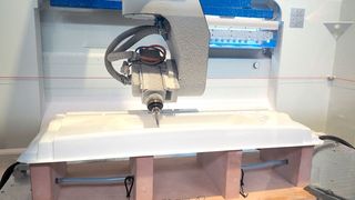 Swissplast setzt in Gotha unter anderem auch die 5-Achs-CNC-Fräsmaschine P-S-F(25-13) ein, um großte, tiefgezogene Bauteile aus Kunststoff nachzuarbeiten, was in Class-A-Qualität klappt, wie der Maschinenhersteller HG Grimme Systech betont. (Bild: Stephan F. Auch)