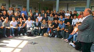 BFC-Vorstandsvorsitzender Helmut Peter begrüßte den Jahrgang 2019/20. (BFC)