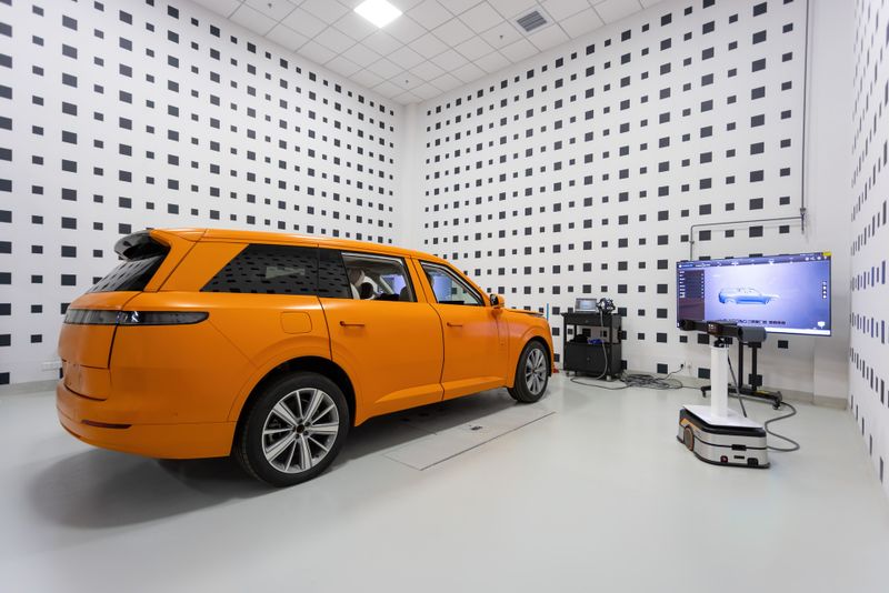 In car manufacturing, much revolves around precision. This is evaluated, among other things, in the precision measurement laboratory.(Source:  Geely)