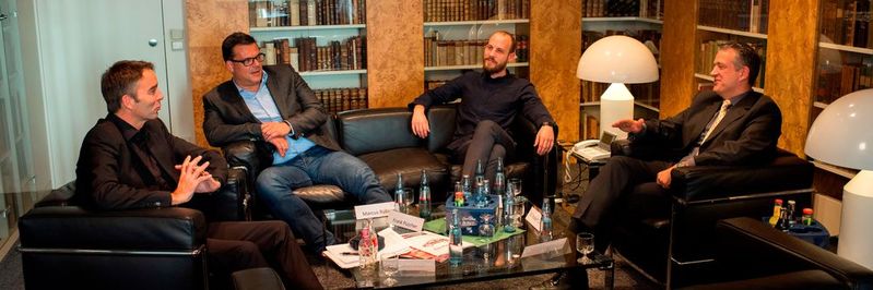 Bei unserem Roundtable, in Kooperation mit der absatzwirtschaft, am 5. Oktober in Düsseldorf drehte sich alles um das Thema Künstliche Intelligenz.(Bild:  Thorsten Heitmann)