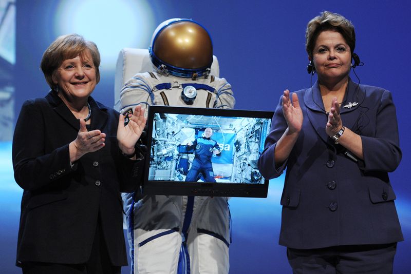 Bei der Eröffnung sprachen die Bundeskanzlerin und die brasilianische Präsidentin live mit der Raumstation ISS. (Archiv: Vogel Business Media)