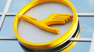 Um die Nase des Kranichs wieder deutlicher nach oben zu bewegen, hat das Lunfthansa-Management einen rigorosen Sparkurs eingeschlagen. Dieser soll den Konzern insgesamt stärken. Er wird aber auch rund 4.000 Arbeitsplätze in der Verwaltung kosten ... (Bild: Lufthansa)