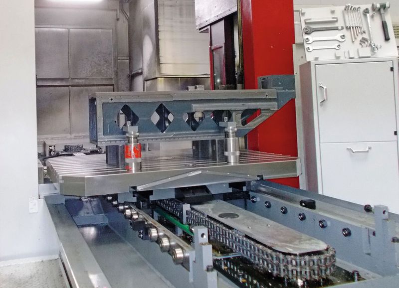 Der zu bearbeitende Z-Schlitten vor dem Groß-Bearbeitungszentrum Starrag Heckert HEC 1250 Athletic. (Bild: Licon MT)