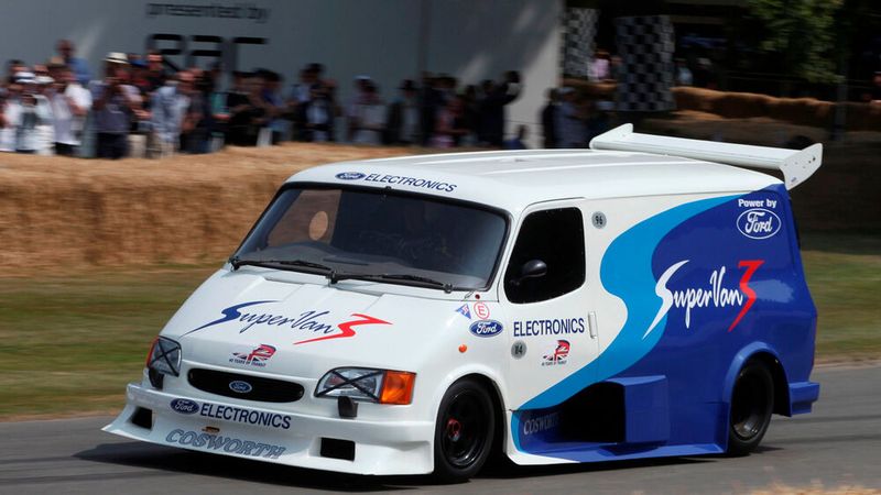 Der Transit Supervan III (1995) hatte einen 485 kW/650 PS freisetzenden Cosworth-V8 aus der Formel 1 unter der Haube. (Bild: Ford)