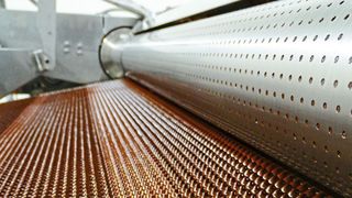 Mit dem Rotoform HP lassen sich gleichmäßige Schokoladen-Pastillen produzieren. (Ipco)