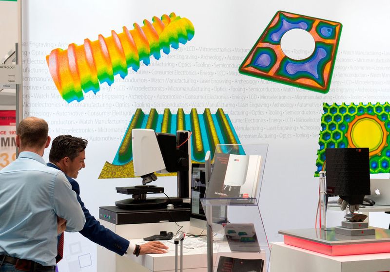 Garant für gute Geschäfte, Schaufenster für den internationalen Markt, Taktgeber für die Zukunft der Produktion – so beschreiben die Aussteller die EMO Hannover 2017. (VDW)