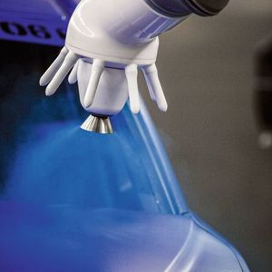 In der Lackiererei kommen laut Studie Lackierroboter von Dürr zum Einsatz. (Bild:  Dürr AG)