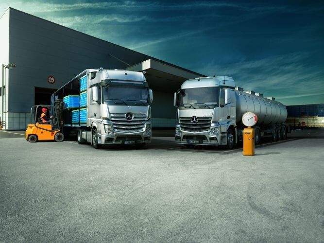Der Actros ist zwar nicht mehr ganz neu, wird aber auch das Interesse der Messebesucher auf sich ziehen. (Foto: Daimler AG)