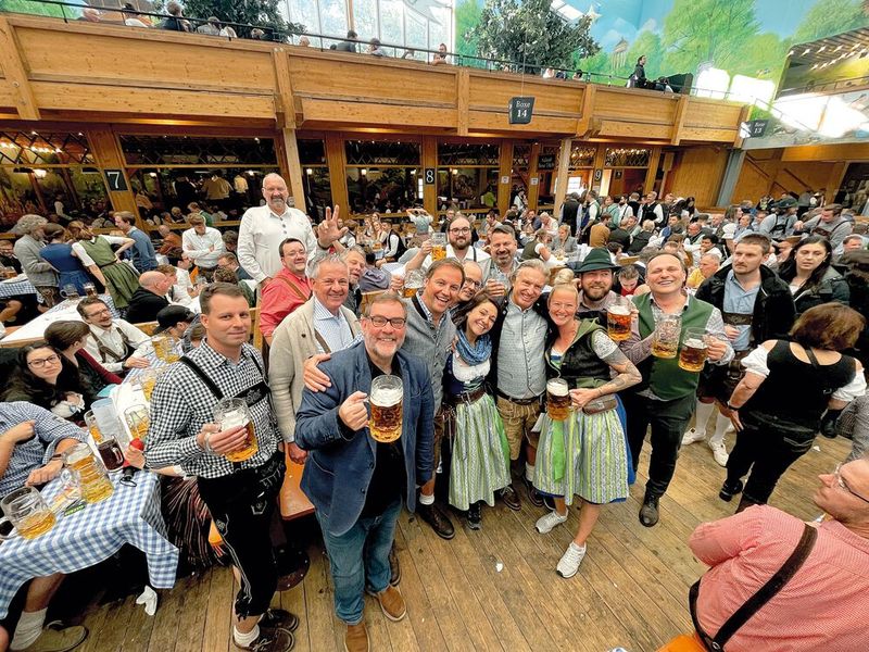 Das Prianto-Team und seine Gäste sind mega gut drauf. (Bild: Vogel IT-Medien GmbH)