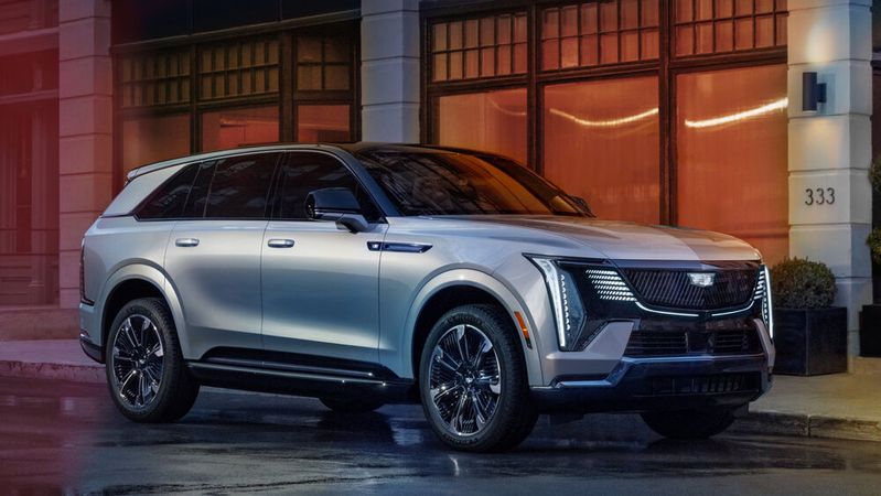 Der Cadillac Escalade wird ab nächstem Jahr als neuer „IQ“ erstmalig auch rein elektrisch fahren.(Bild:  Cadillac)