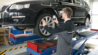 Die Fahrzeug System Daten GmbH hat mit der Charta 2030 ein Positionspapier erarbeitet, das eine notwendige Weiterentwicklung der Hauptuntersuchung aufzeigt. (Bild: FSD)