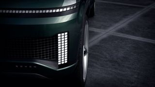Die Lichtsignatur des „Seven“ besteht aus den sogenannten „Parametric Pixels“, die bereits beim Ioniq 5 zu sehen waren. (Bild: Autoren-Union Mobilität/Hyundai)