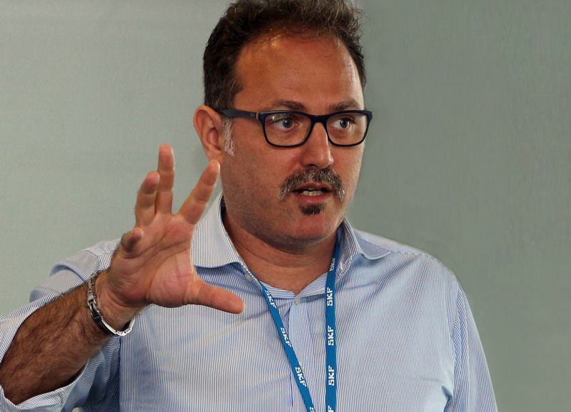 Racing-Expertise aus Italien: Fabio Falsetti, hochspezialisierter Produktmanager im „Extra-F1 Segment“ von SKF, versorgte die Nachwuchs-Konstrukteure mit praktischen Tipps für die ebenso leistungsfähige wie kosteneffiziente Wälzlager-Auslegung. (SKF)