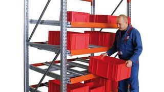 Das flexibel anpassbare Regalsystem Multiline L bietet eine hohe Lagerdichte bei geringem Platzbedarf und somit ideale Voraussetzungen für ein optimales Kommissionieren. Die Ebenen problemlos erweitert und jederzeit an neues Lagergut angepasst werden. Bild: Meta-Regalbau (Archiv: Vogel Business Media)