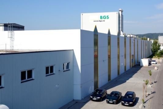 Das hochmoderne Logistikzentrum für die Sterilisation und Vernetzung mit beschleunigten Elektronen im Werk von BGS in Saal an der Donau. (BGS)