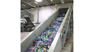 Zwei vollautomatische Kanalballenpressen von HSM machen es möglich, die Verpackungen im Volumen drastisch zu reduzieren und in Form von Wertstoffballen in den Recyclingkreislauf zurück zu führen. (Bild: HSM)
