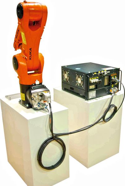 Neben einem Han-Yellock 30 zur Leistungsübertragung bleibt am Fuß des Roboters genügend Platz für einen weiteren Steckverbinder zur Übertragung von Signalen und/oder Daten. (Bild: Harting)