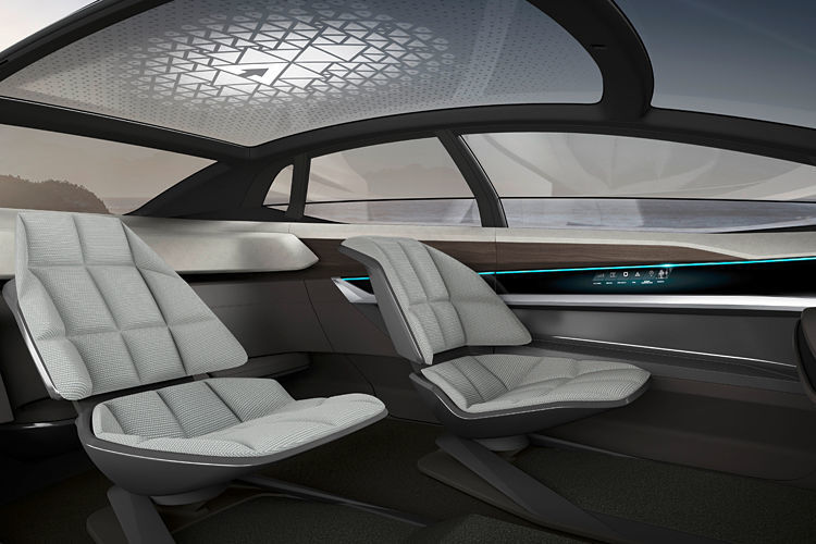 Der Aicon ist ein 2+2-Sitzer. Eine gepolsterte zweisitzige Bank ist als Sitzgelegenheit in die Rückwand integriert. (Audi)
