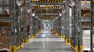 Das Palettenregallager mit 50.000 Stellplätzen ist nur ein Ausschnitt aus einer Reihe einzelner Gewerke, die Dematic für den italienischen Modehändler Kering installiert hat und noch installieren wird.  (Dematic)