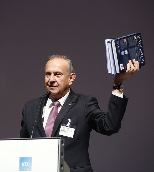 Mehr als 1.300 Wissenschaftler aus Industrie, Hochschulen und Forschungseinrichtungen treffen sich vom 30. September bis zum 2. Oktober in Aachen. Im Mittelpunkt der Veranstaltung steht diesmal die Frage, wie chemische Verfahrenstechnik und Biotechnologie die Zukunft gestalten können. (Bild: Dechema/Mika Volkmann)
