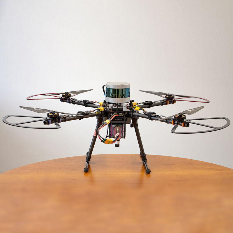 Autonomer Drohnenflug in Innenräumen: Forschende am IPH haben die „Autodrohne" entwickelt. 