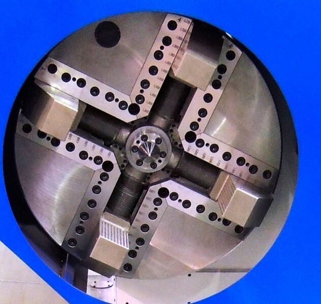 Planscheibe einer Georg-Ultraturn 900 R mit mechanische Spannspindeln. (Bild: Heinrich Georg)