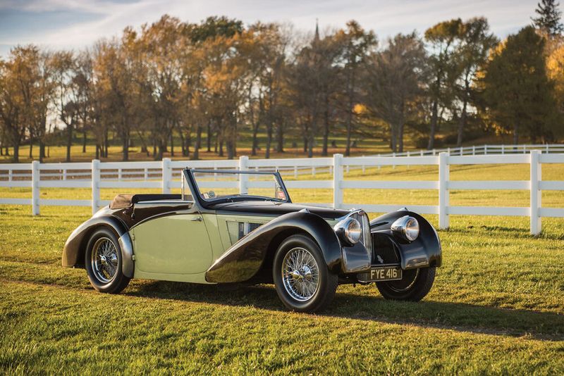 Einziges Vorkriegsauto in den Top-Ten ist der Bugatti Typ 57S Cabriolet Vanvooren von 1937 (Platz 9, 7,7 Millionen Dollar). (Bild: RM Sotheby's)