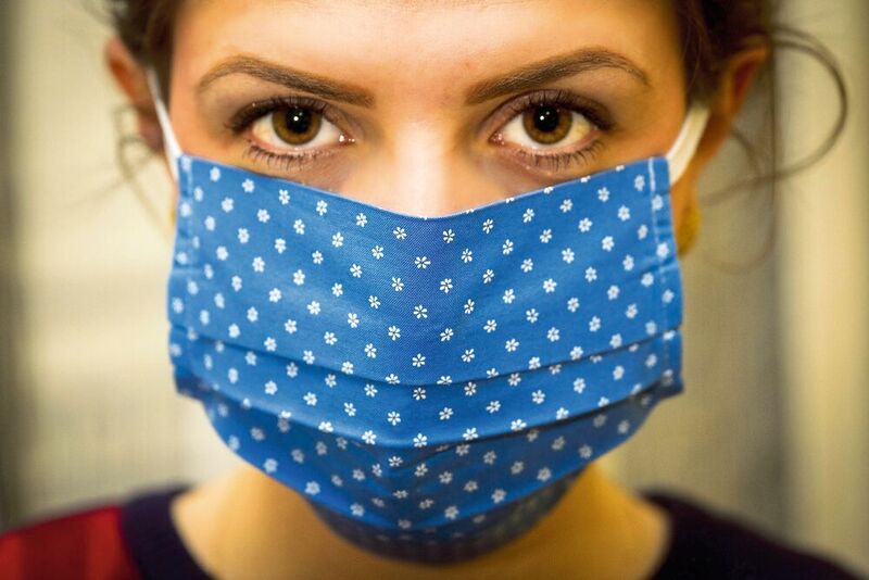 Forscher haben verschiedenste Alltagsmaterialien auf ihre Eignung als Mund-Nasen-Maske untersucht. (Symbolbild)