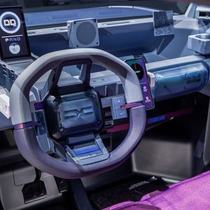 Innen überrascht der Hipster mit einem großzügigen Raumgefühl und einer sehr guten Rundumsicht.(Bild:  Dacia)