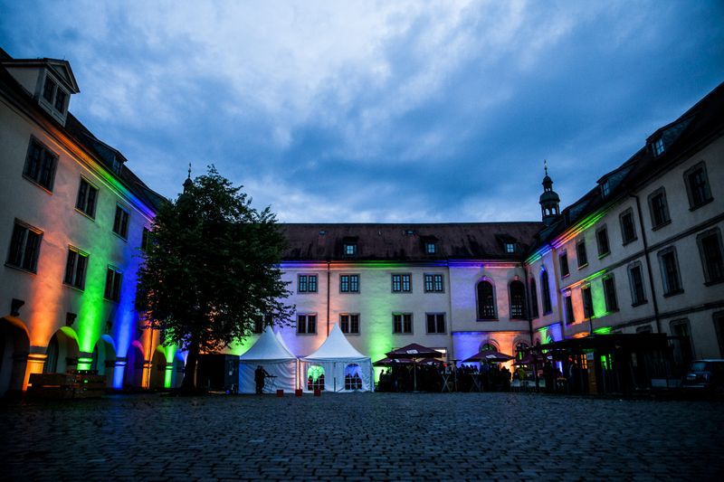 Der schön erleuchtete Museumshof in Fulda. (Acmeo)