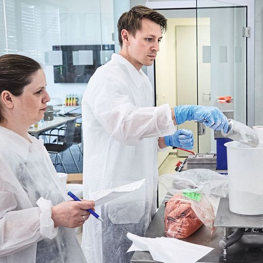 Ein Erfolgsfaktor bei der Planung von Mischsystemen: ausführliche Tests mit dem Produkt zu Beginn der Entwicklungsphase.(Bild:  Gebrüder Lödige Maschinenbau)