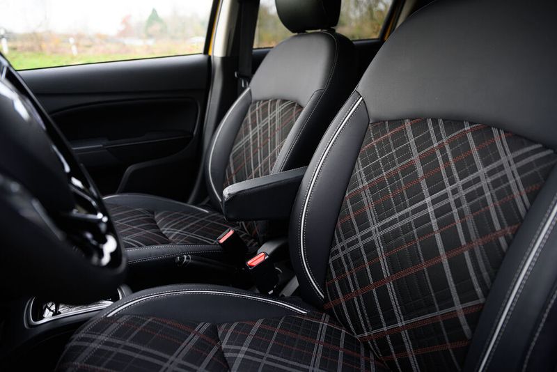 Die Sitze fühlen sich hochwertig an und sind mit drei verschiedenen Bezügen erhältlich. (Mitsubishi)