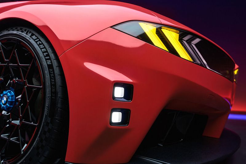 Die „M Yellow Lights“ sollen künftig ein Erkennungsmerkmal der Marke sein. (Bild: BMW)